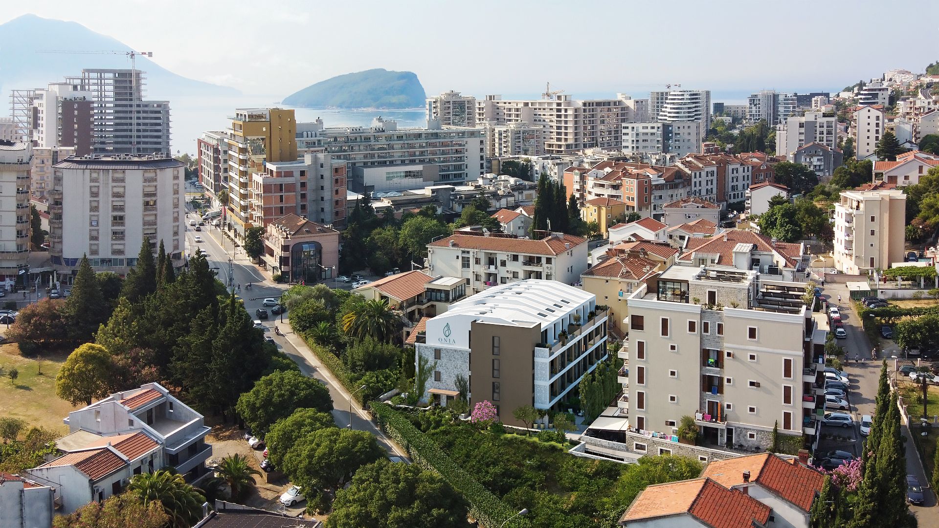 amforaproperty.com/EKSKLUZIVNO! Nov, luksuzan i potpuno opremljen dvosoban stan 115.84m² u prestižnom stambenom kompleksu – Budva